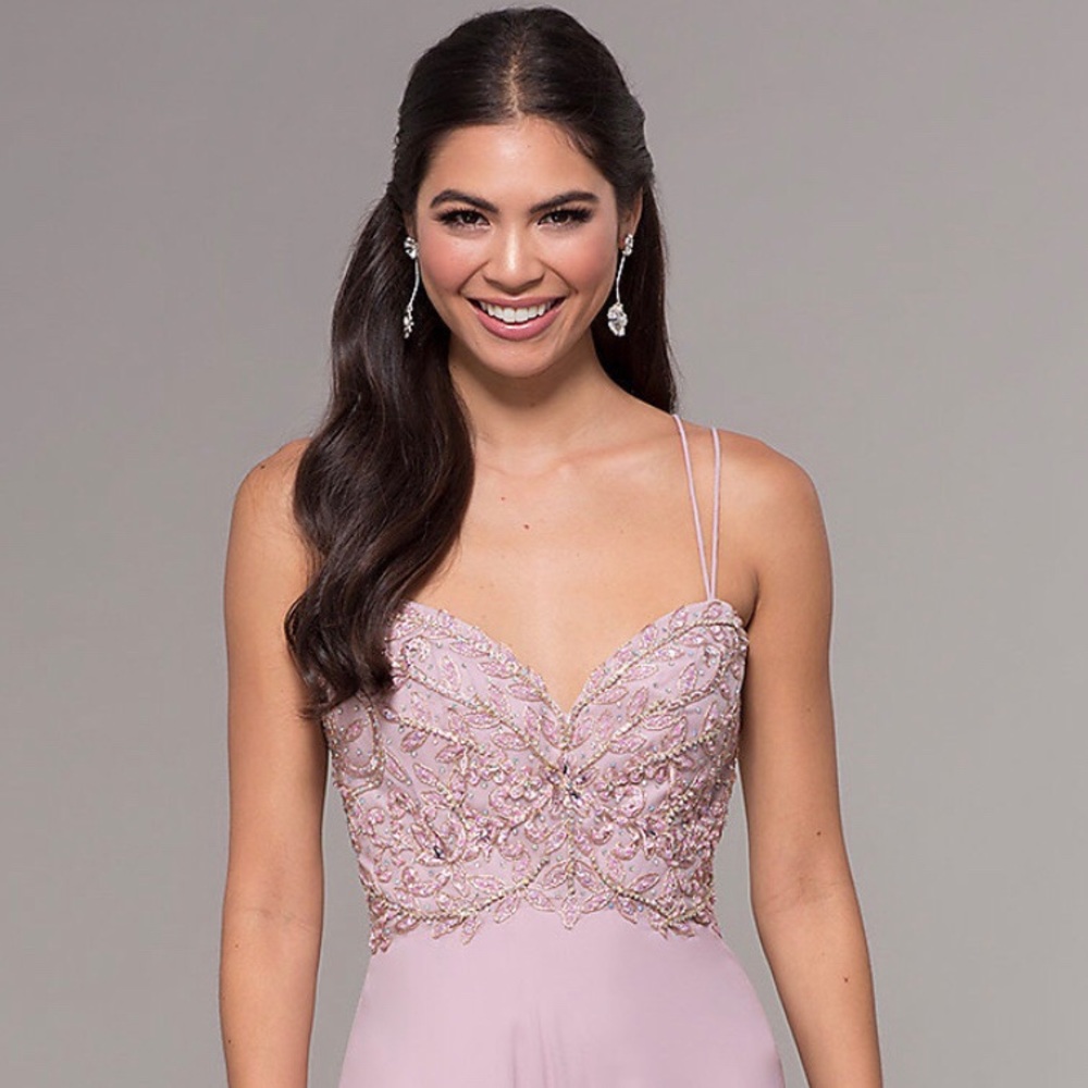 JUNIOR WOMEN’S NEW WITH TAGS PROM GOWN - LARGE